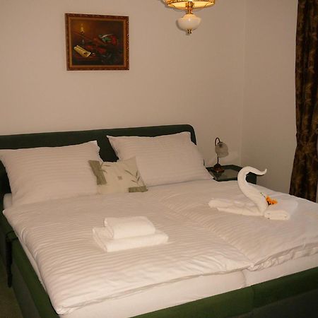 Hotel Zamecek Pod Hradem Stary Jicin 111 Bagian luar foto