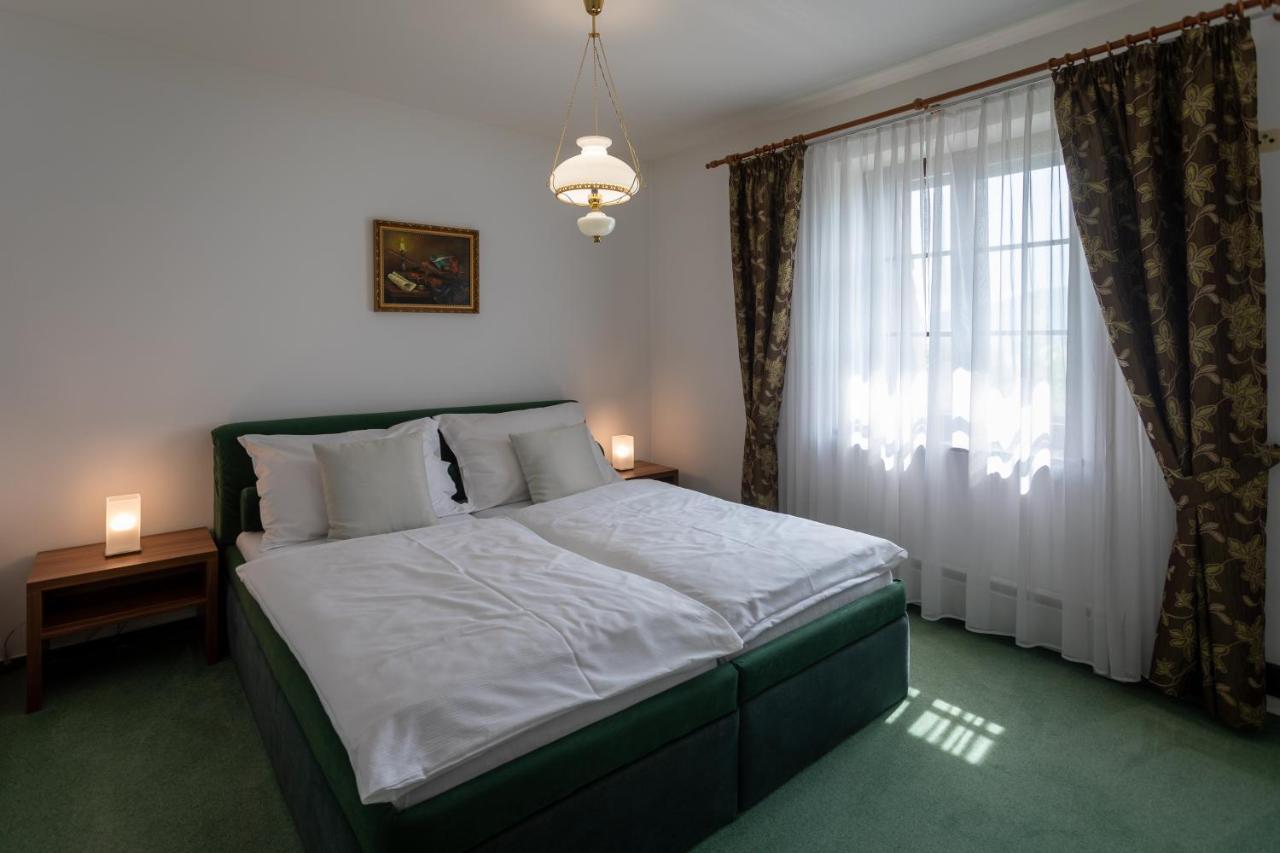 Hotel Zamecek Pod Hradem Stary Jicin 111 Bagian luar foto