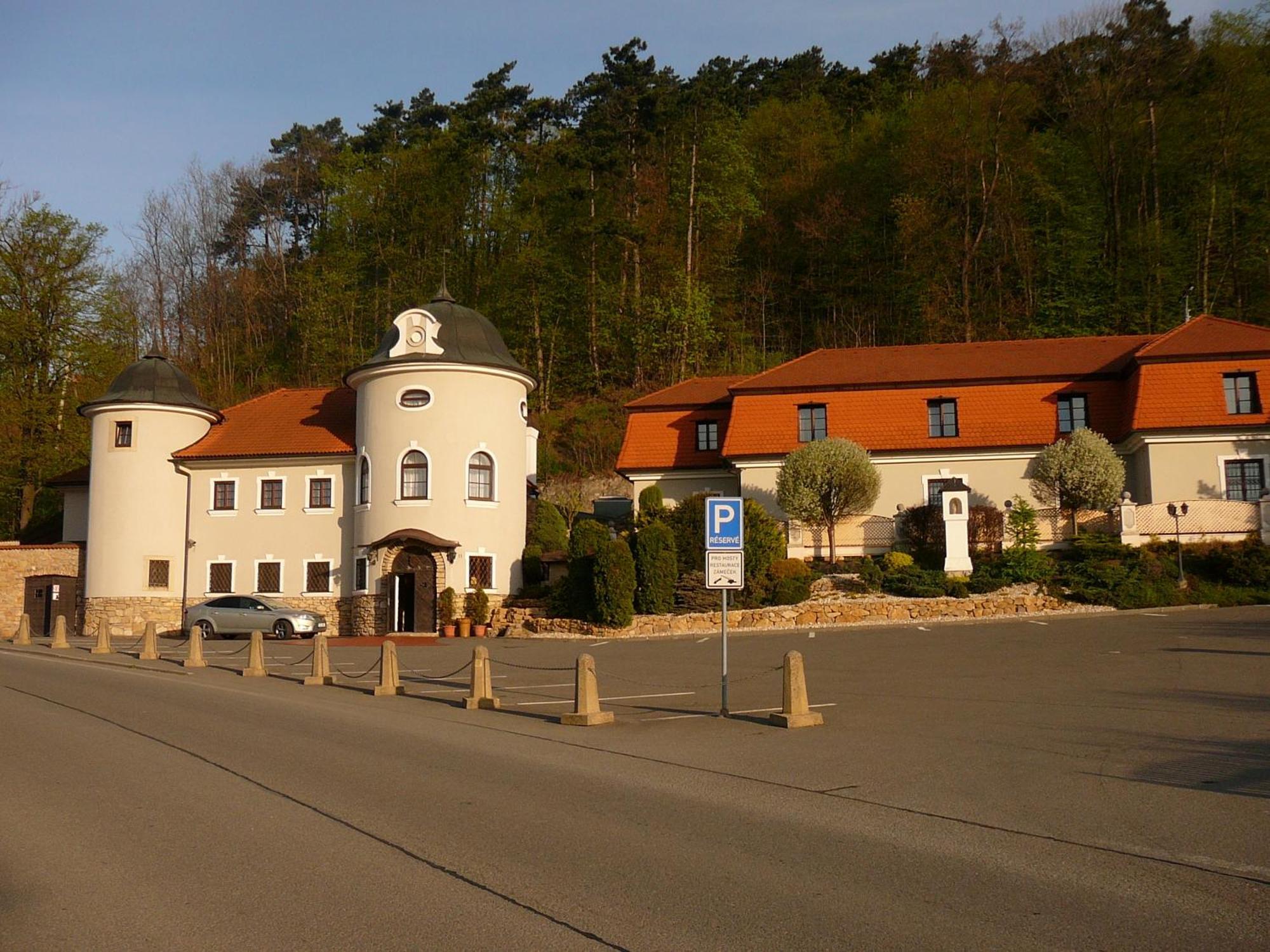 Hotel Zamecek Pod Hradem Stary Jicin 111 Bagian luar foto