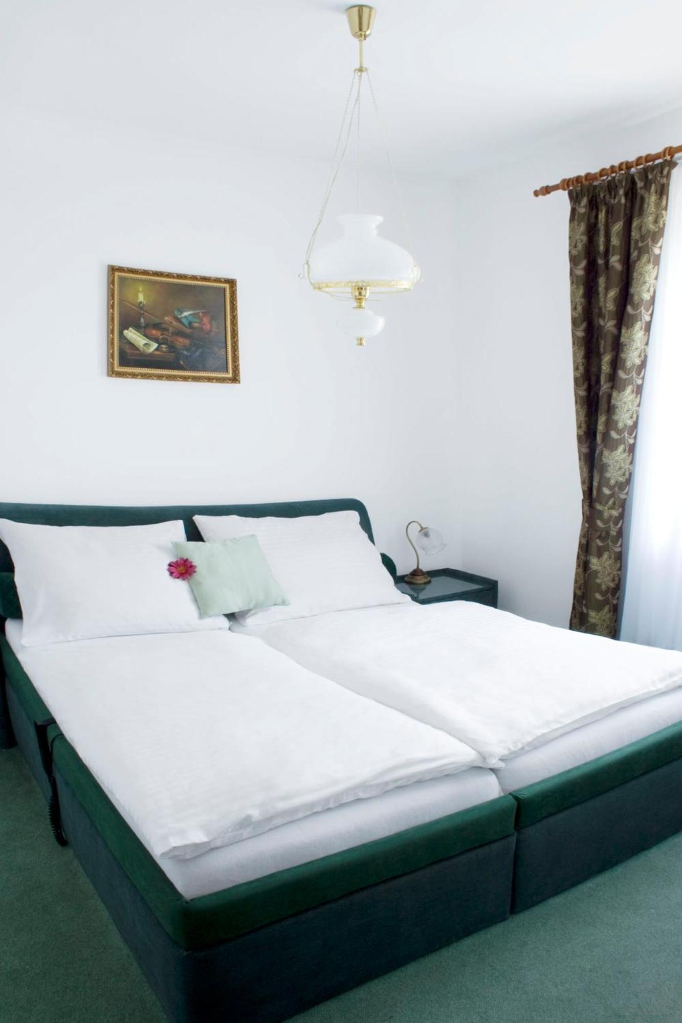 Hotel Zamecek Pod Hradem Stary Jicin 111 Bagian luar foto